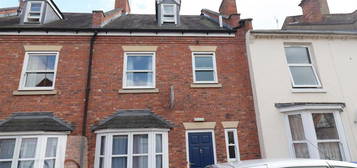 6 bedroom terraced house to rent