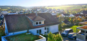 Ruhige, charmante 2-Zimmer-Wohnung mit Südbalkon, Aussicht und Stellplatz