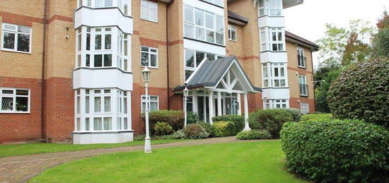 Flat to rent in Riverside Gardens, London N3