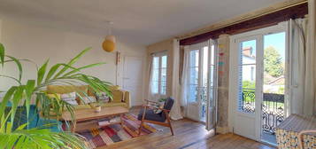 Appartement type 5 - 3 chambres - bureau - caves- jardin privatif arboré de 450 m² avec appentis