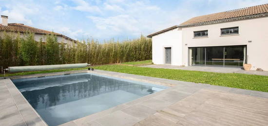 MAISON T4 DE 169m2 AVEC PISCINE ET JARDIN LE BURGAUD