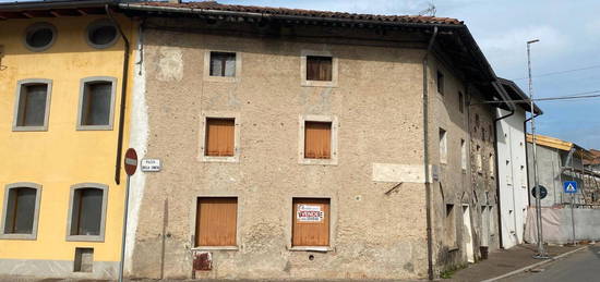 Zugliano, ampia Casa in linea da ristrutturare