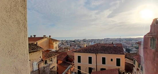 Bilocale piazza Cancelli 10, Centro Storico, Terracina