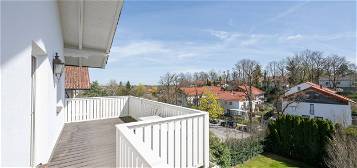 Grosszügige und Charmante Villa im Münchner Süden mit 11 Zimmern, Pool und Panoramablick