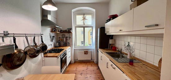 one-room flat with a separate kitchen inside Ringbahn