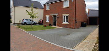 4 bed detached house to rent