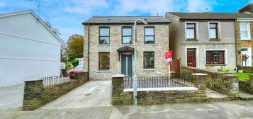 4 bed detached house for sale