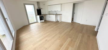 Appartement  à louer, 4 pièces, 3 chambres, 83 m²