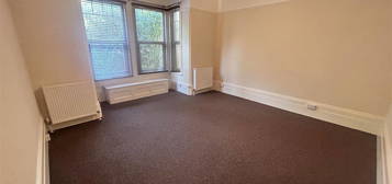 Flat to rent in Mountfield Road, London N3