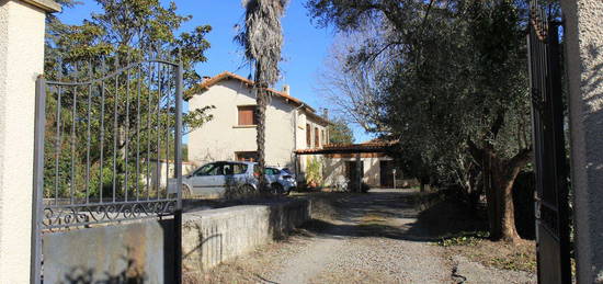 Grande maison avec terrain à bâtir