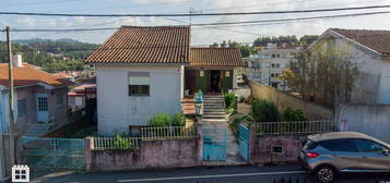 Fantástica moradia em zona aprazível de Paços de Brandão