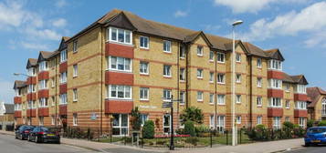 1 bedroom ground floor flat for sale