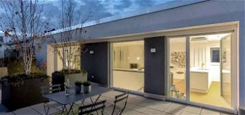 Wie ein Haus: 150 m² Duplex mit zirka 60 m² Dachterrasse, Garage, eigenem Eingang, eigener Hausnr.
