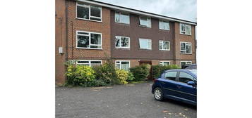 Flat to rent in Cookham Road, Maidenhead SL6