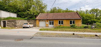 Rodinný dům 5+1, 3+1 na pozemku 840 m2, obec Němčičky