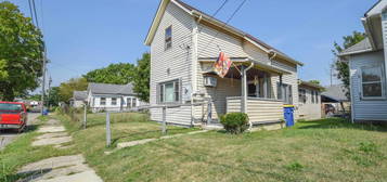 516 W 9th St, Muncie, IN 47302