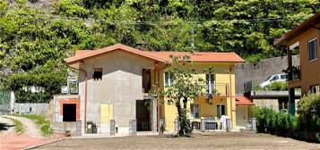 Villa plurifamiliare via Paolo Berra, 38, Colmegna, Luino