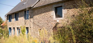 ILLE ET VILAINE, Monthault. Maison Indépendante, 3 Chambres, Jardin, Champ 2 190 M2