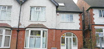 8 bedroom semi-detached house