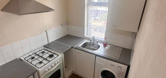 Flat to rent in Surrey Road, Dagenham RM10