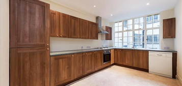 4 bed flat to rent