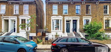 Flat to rent in Paragon Road, London E9