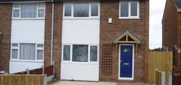 3 bedroom semi-detached house to rent