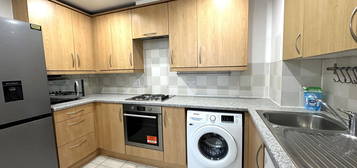 Flat to rent in Bedfont Lane, Feltham TW13