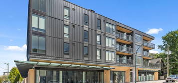 2520 Guelph St #211, Vancouver, BC V5T 3N7