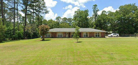 516 Downing Pl, Smiths Station, AL 36877