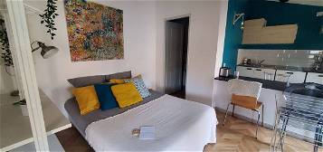 Appartement meublé, poutres apparentes et charme, centre ville de Agde
