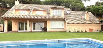 Alquiler de  Chalet pareado en avenida Supermaresme