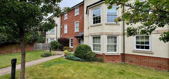 Flat for sale in Donnington Elms, Oxford Road, Donnington, Newbury RG14