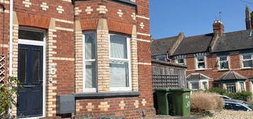 4 bed terraced house to rent