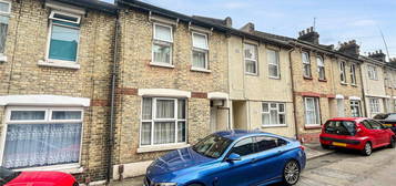 Terraced house to rent in Ingle Road, Chatham, Kent ME4