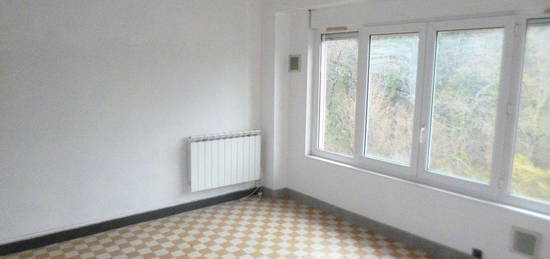 Appartement type 2 au 1er étage au bord de l’ouveze