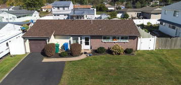 23 Idlewild Rd, Levittown, PA 19057