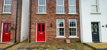 3 bed semi-detached house to rent