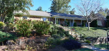 1502 Valley Rd, Tupelo, MS 38804