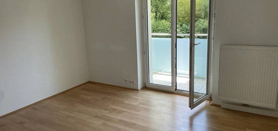 Ländliches Wohnen in zentrumsnaher Lage! Einladende 2-Zimmer Wohnung mit Balkon und praktischer Raumaufteilung in Schärding!