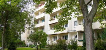 helle 3 Raum-Wohnung mit Balkon und Malerbonus