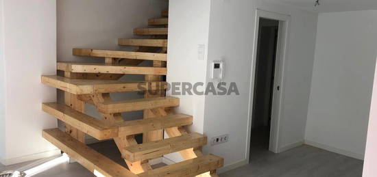 Apartamento T1 com 78 m2 em Carnaxide | Wallis Real Estate