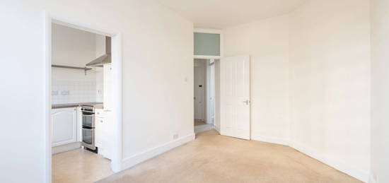 Flat to rent in Grove End House, Grove End Road, St John's Wood, London NW8