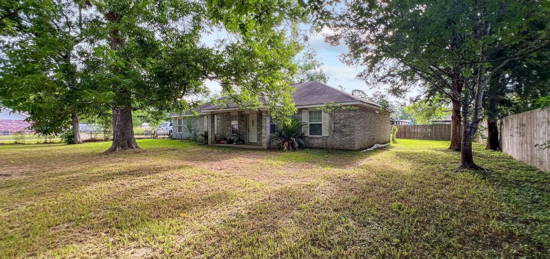 1015 Mitchell St, Sour Lake, TX 77659