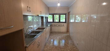 Apartamento T3 remodelado com lugar de Garagem