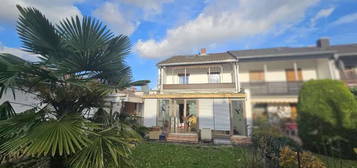 Reihenendhaus mit Wintergarten in begehrter Lage