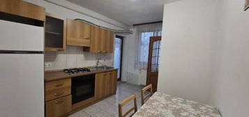 De inchiriat Apartament 3 camere, zona Cetate-Piata Bloc Nou