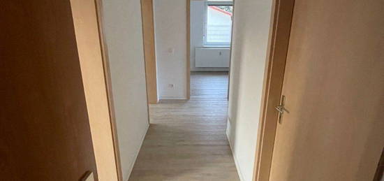 Dreiraumwohnung mit Einbauküche