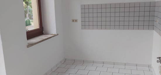 Schöne preiswerte 3-R-Wohnung  in MD. Neue Neustadt ca.50,08 m²; im  EG mit Balkon zu vermieten.