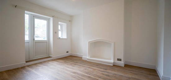 Flat to rent in Camden Park Road, Camden Town NW1